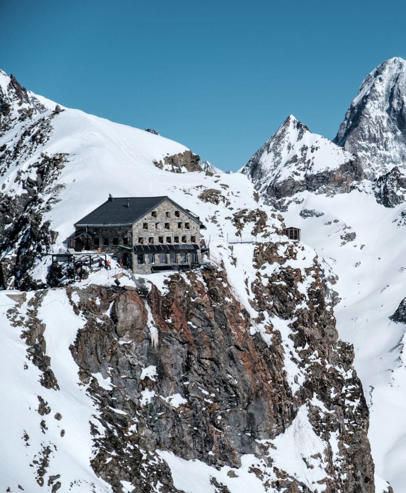 Top Cabane des Vignettes haute route chamonix zermatt