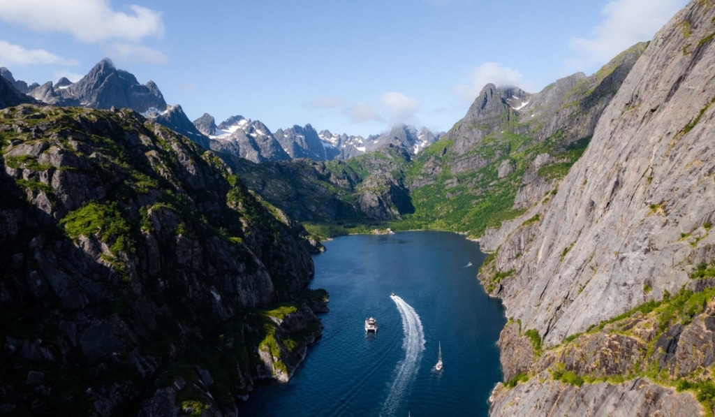 Galerie H - Itinérance découvertes des lofotens Norvèges Îles en Voilier Helly Hansen