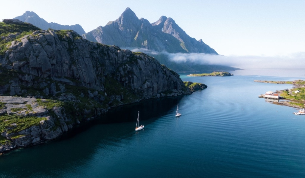 Top 1 - Itinérance découvertes des lofotens Norvèges Îles en Voilier Helly Hansen