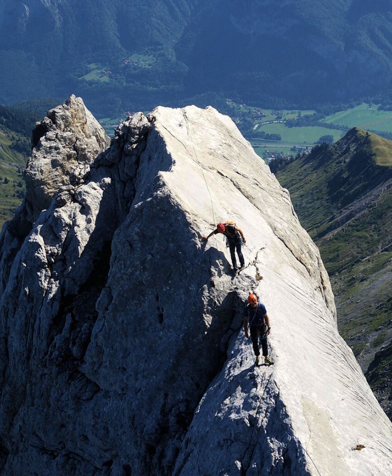 Top Escalade Aravis Alpinisme course sur crête rocheuse