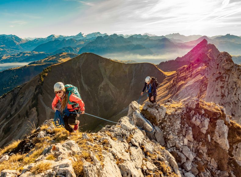vignette Escalade Alpinisme course sur crête rocheuse